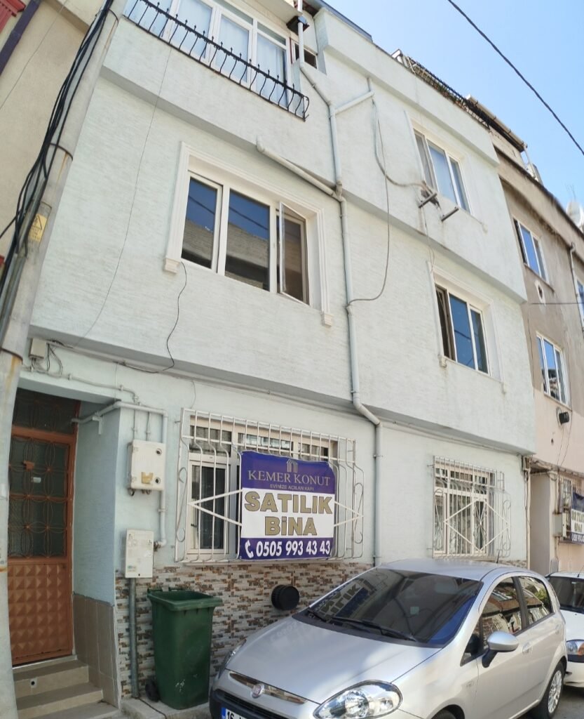 Yeşilova da Satılık 3 Katlı Bina